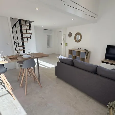 Spacious Renovated In The Heart Of * Nîmes