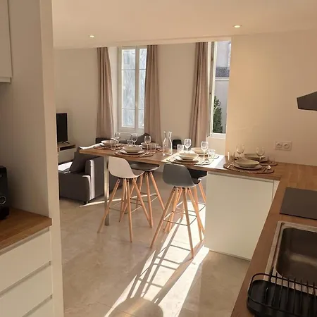 Spacious Renovated In The Heart Of *