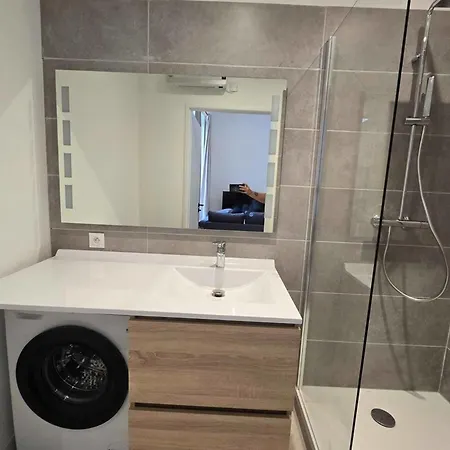 Lejlighed Spacious Renovated In The Heart Of