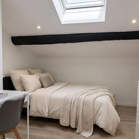 Lejlighed Spacious Renovated In The Heart Of *