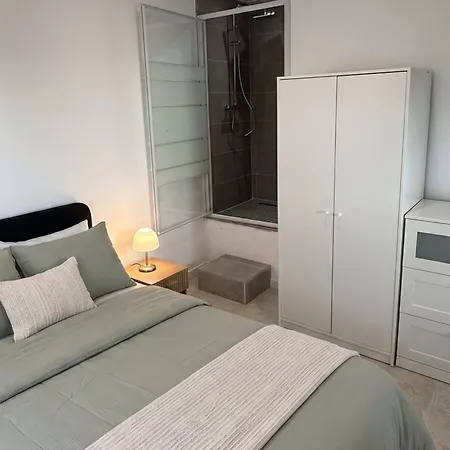 Spacious Renovated In The Heart Of Lejlighed *